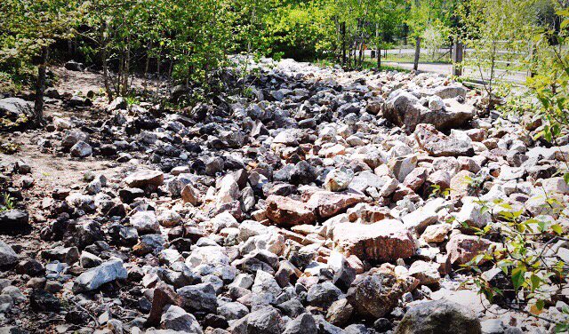 Rockhounding in Bancroft - Princess Sodalite Mine