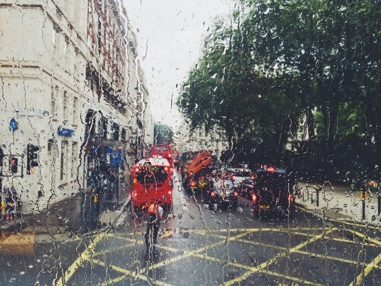It's almost always rainy in London and the UK. A list of a few key things to add to your UK packing list or London packing list. #traveltips #travelling #packinglist #UKtravel #UK #London #travel