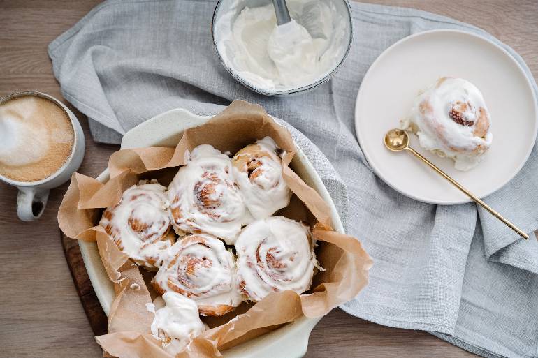 Cinnamon buns with icing - things to do when you're bored. 
