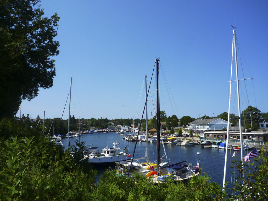 The marina in Tobermory: doing a day trip from Toronto to Tobermory