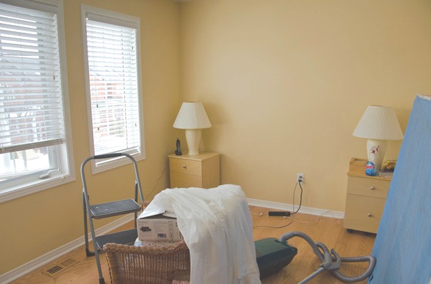 How to transform a spare bedroom into a guest room - before